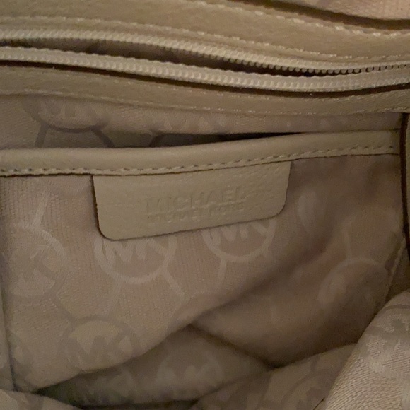 Used Michael Kors cream Hamilton bag - Picture 4 of 6
